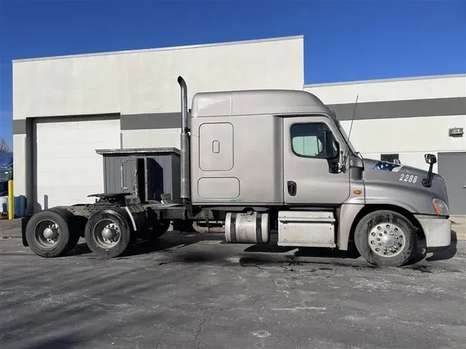 2015 FREIGHTLINER CASCADIA