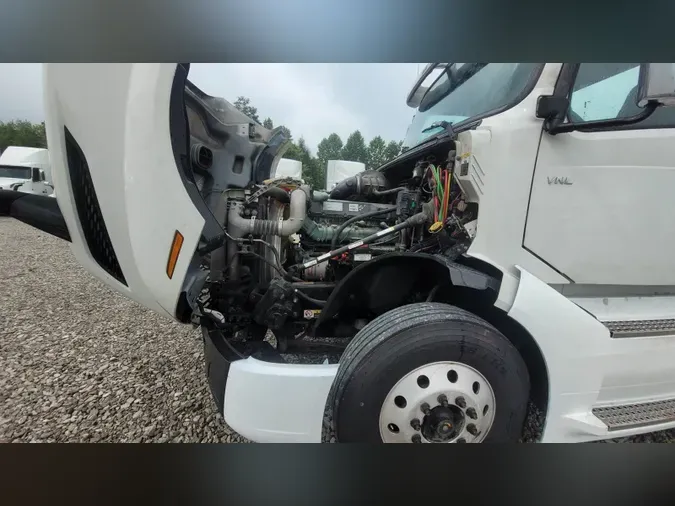 2019 Volvo VNL300