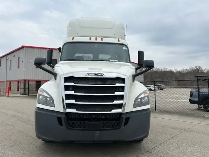 2019 Freightliner CASCADIA 116