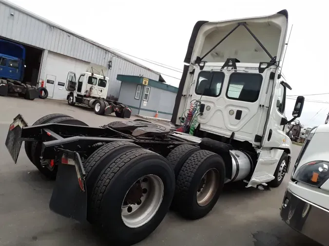 2016 FREIGHTLINER/MERCEDES CASCADIA 125