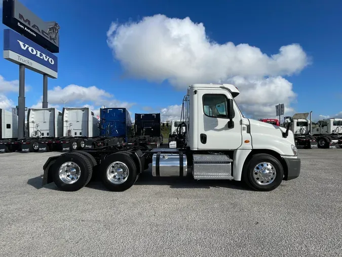 2017 FREIGHTLINER CASCADIA 125