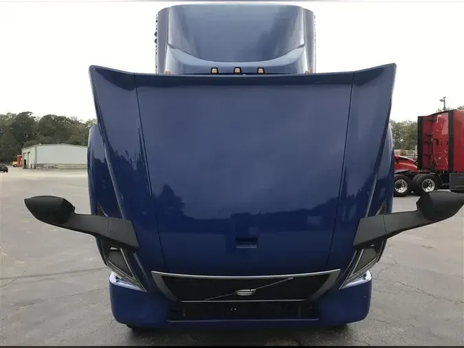 2020 VOLVO VNR300