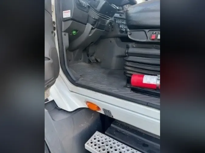 2019 NAVISTAR INTERNATIONAL RH613 DAYCAB T/A