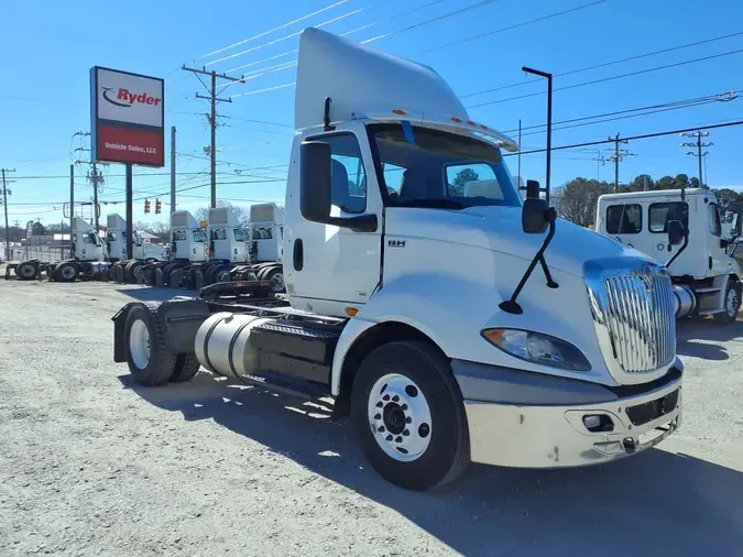 2019 NAVISTAR INTERNATIONAL RH613 DAYCAB S/A
