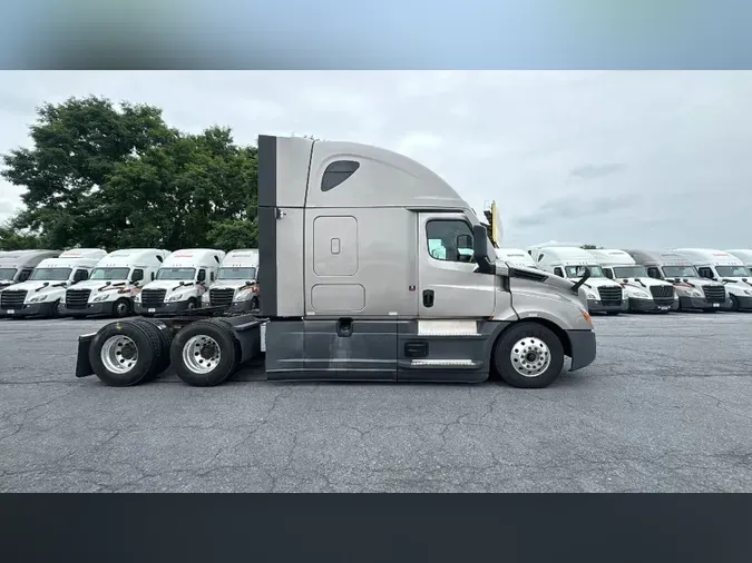 2023 Freightliner Cascadia 126