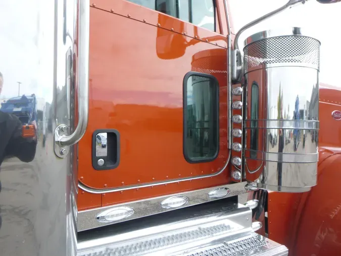 2022 Peterbilt 389