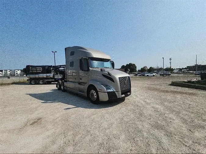 2021 VOLVO VNL760