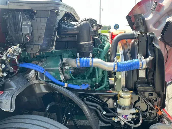 2026 VOLVO VNL64T860