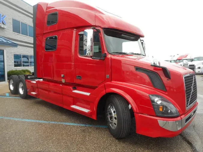 2017 VOLVO VNL64T780