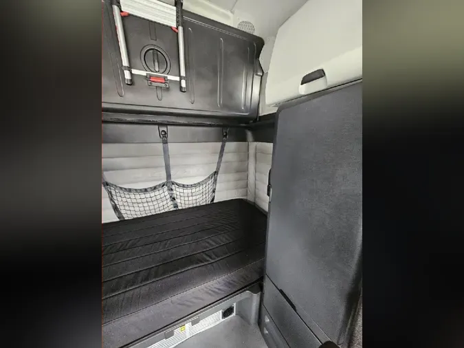 2021 FREIGHTLINER CASCADIA CA126