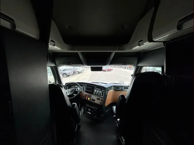 2024 Freightliner Cascadia 126