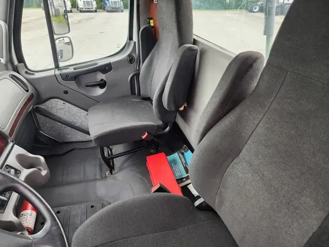 2016 FREIGHTLINER M2 106