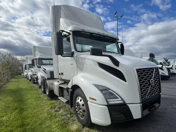 2021 VOLVO VNL300a5481b96dfeaaa64b16f4cf8686fb08f