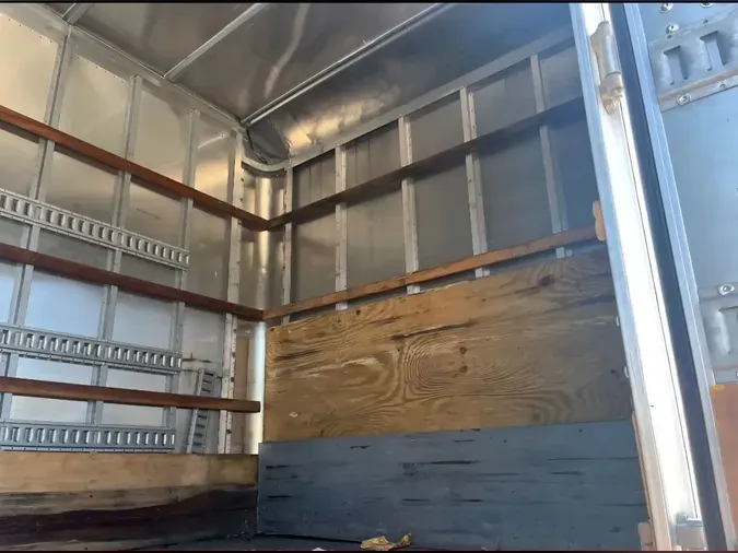 2018 FREIGHTLINER M2 106