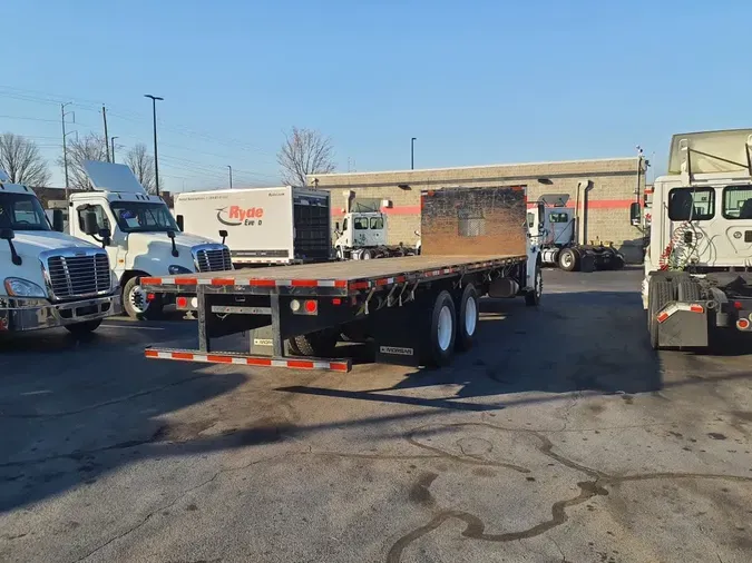 2017 FREIGHTLINER/MERCEDES M2 106