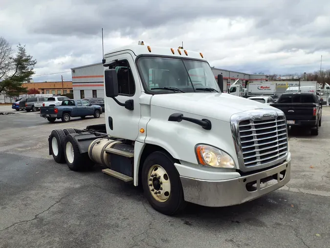 2017 FREIGHTLINER/MERCEDES CASCADIA 125