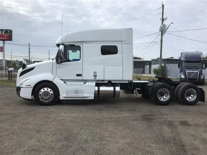 2021 VOLVO VNL740