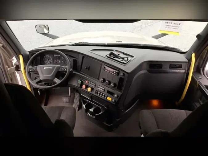 2024 Freightliner Cascadia 126a561e30dd4f3f3504e0177298f241701