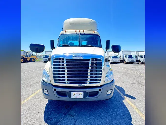 2017 FREIGHTLINER/MERCEDES CASCADIA 113