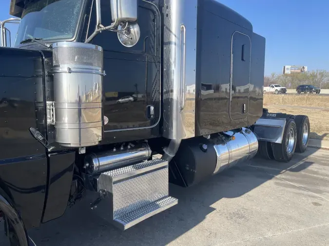 2022 Peterbilt 389