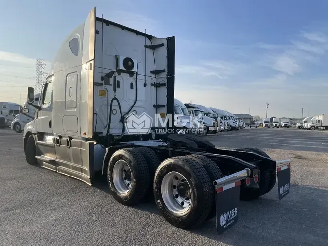 2020 FREIGHTLINER Cascadia 126