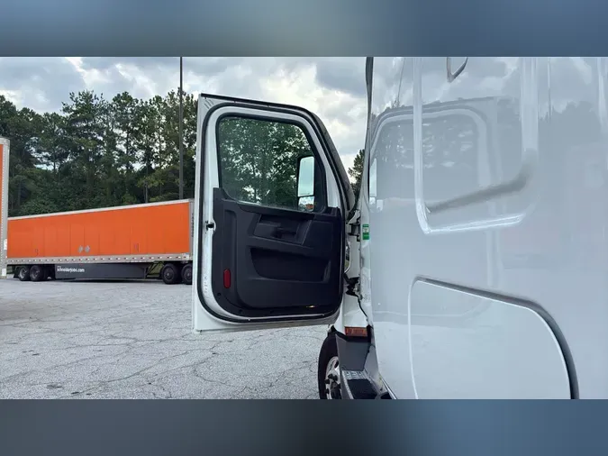 2023 Freightliner Cascadia 126a577b0624806fa980fd650a191f03933