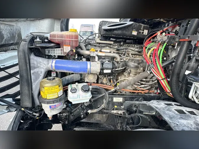 2021 Freightliner Cascadia 126