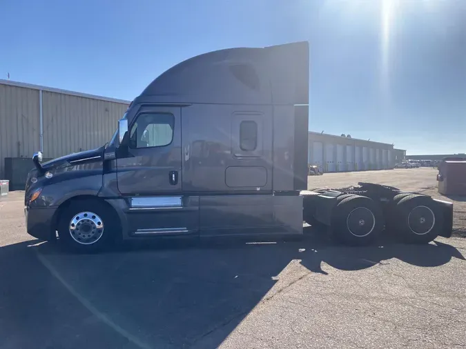 2025 Freightliner New Cascadia