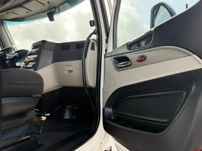 2022 Peterbilt 579