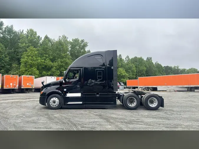 2024 Freightliner Cascadia 126a58caba221b4849ad11d852925663673