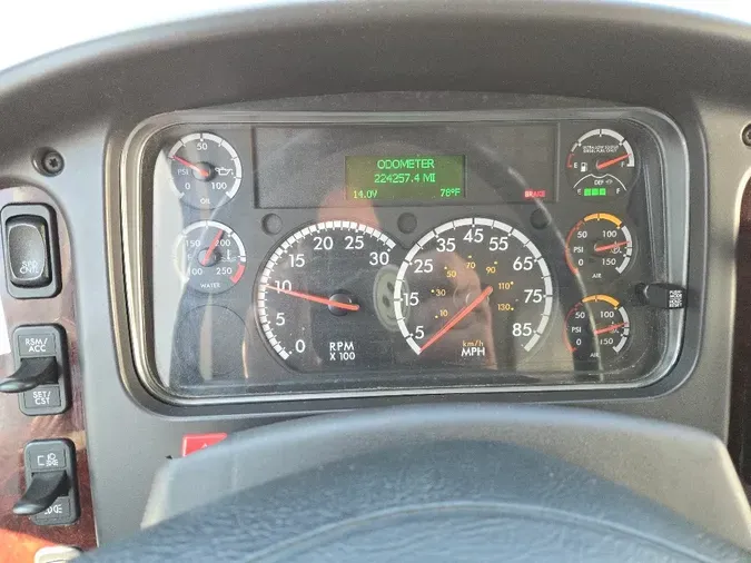 2018 FREIGHTLINER M2 100