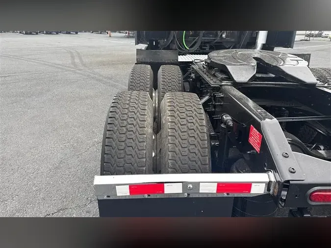 2020 VOLVO VNL860
