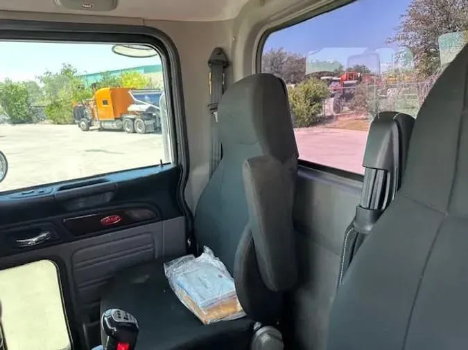 2022 Peterbilt 389