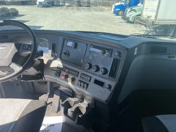 2020 Freightliner T12664ST