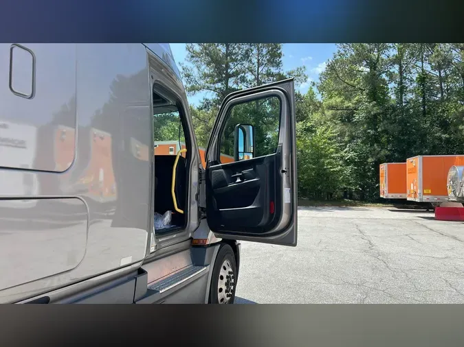 2024 Freightliner Cascadia