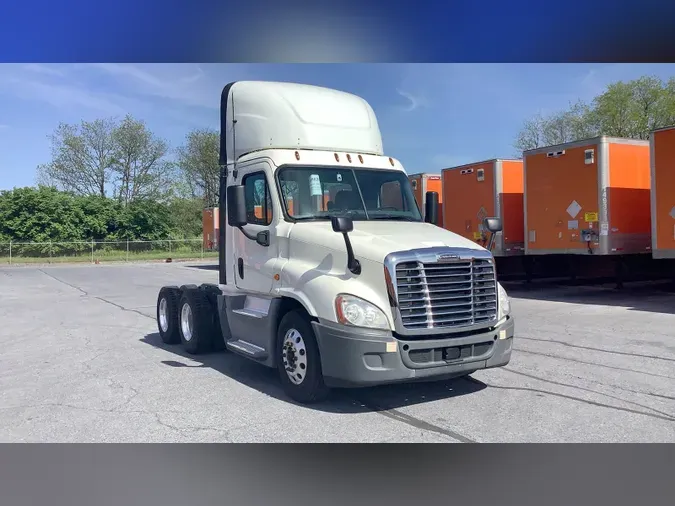 2019 Freightliner Cascadia 125a5a373f7dcad98f779ee596a7e4fb23a