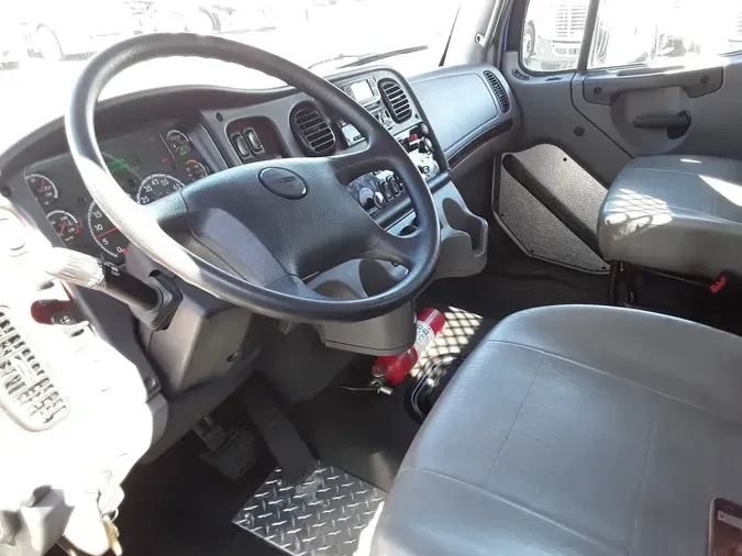 2020 FREIGHTLINER/MERCEDES M2 106