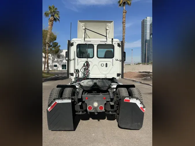 2017 FREIGHTLINER/MERCEDES CASCADIA 113