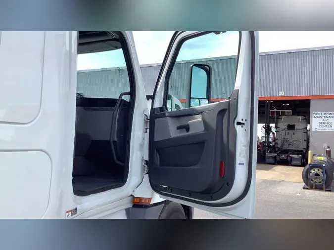 2020 Freightliner Cascadia 126