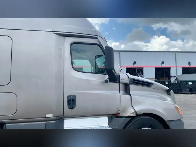 2022 Freightliner Cascadia 126