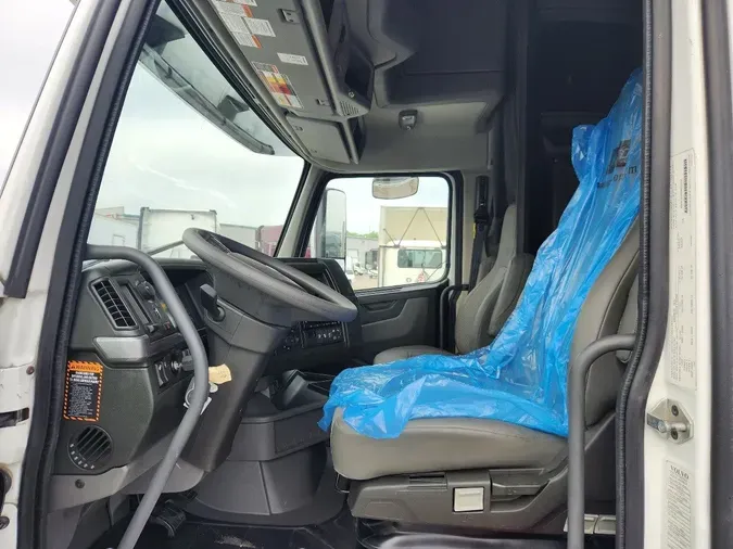 2023 VOLVO VNL64T760