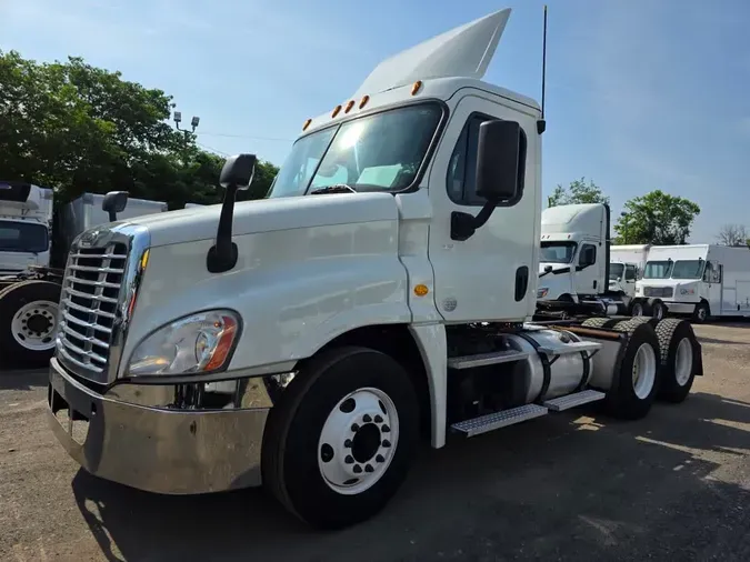 2018 FREIGHTLINER CASCADIA 125a5b223107c983529a86256e69918edfd