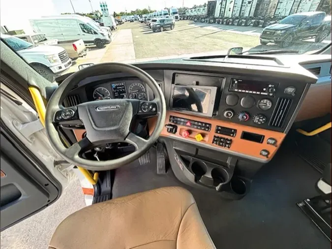 2022 Freightliner CA126SLP