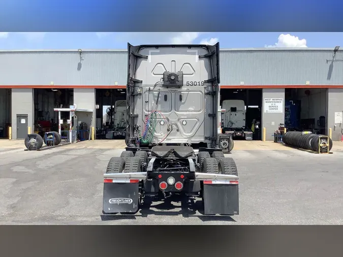 2022 Freightliner Cascadia 126