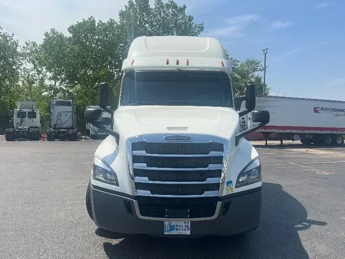 2018 Freightliner T12664ST