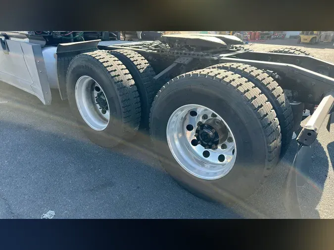 2020 Freightliner Cascadia 126