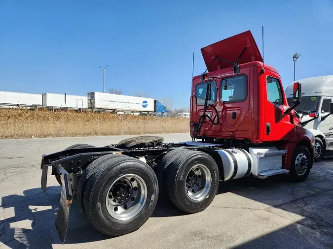 2020 FREIGHTLINER Cascadia 126