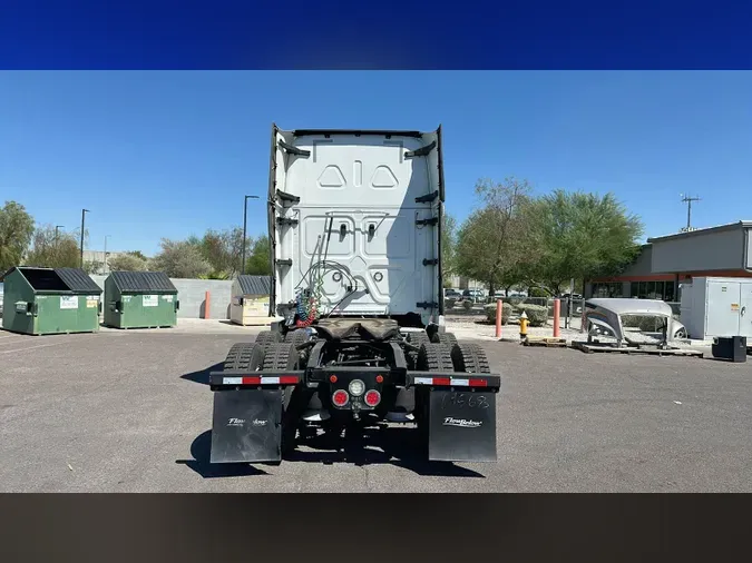 2019 Freightliner Cascadia 126