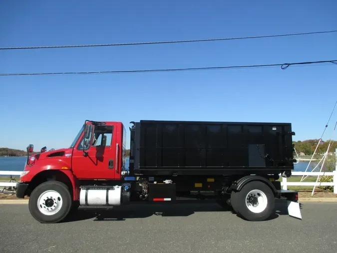 2018 INTERNATIONAL 4300