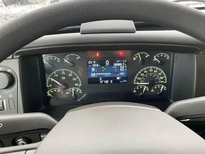 2023 Volvo VNR64T400